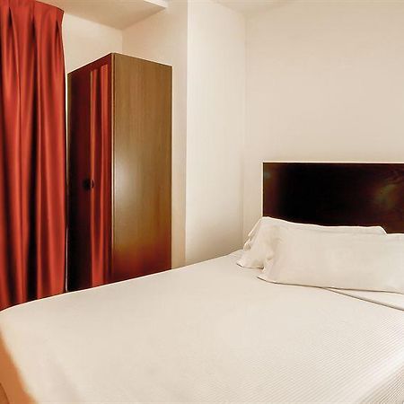 Kubik Hotel Caces Eksteriør billede