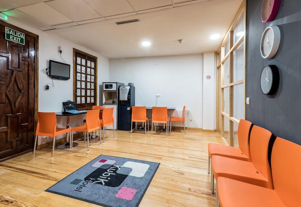 Kubik Hotel Caces Eksteriør billede
