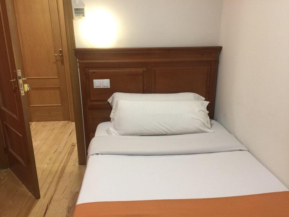 Kubik Hotel Caces Eksteriør billede