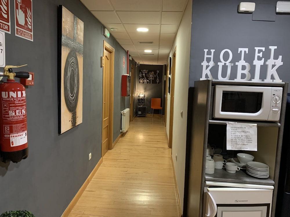 Kubik Hotel Caces Eksteriør billede