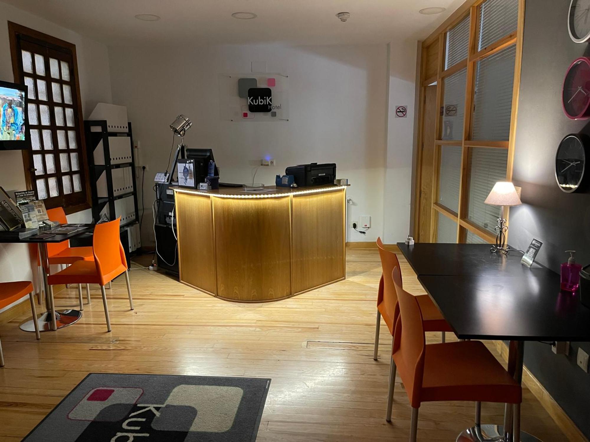Kubik Hotel Caces Eksteriør billede